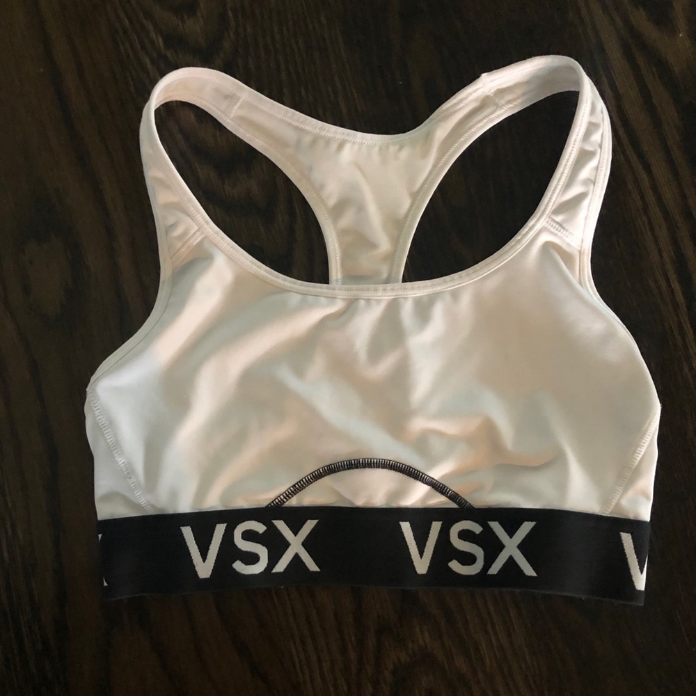 📌 Victoria’s Secret Sport bra